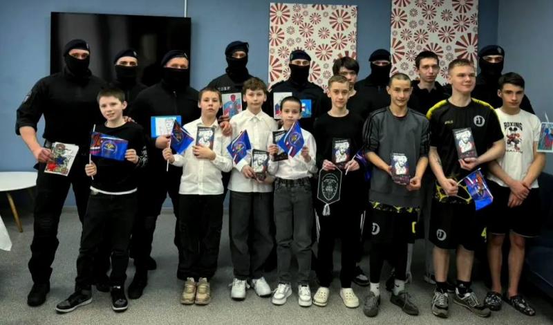 Сотрудники спецподразделения Росгвардии провели встречу с воспитанниками детского центра