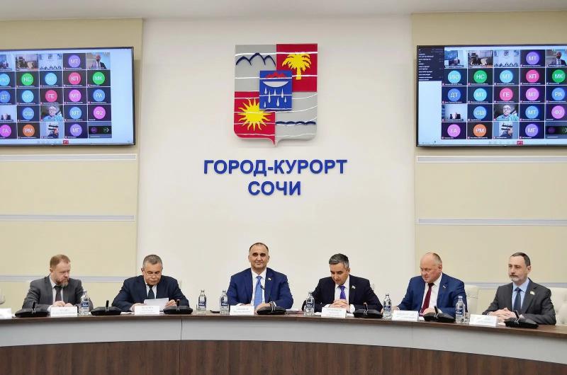 Депутат ЗСК Виктор Тепляков принял участие в заседании по проверке гостевых домов Сочи