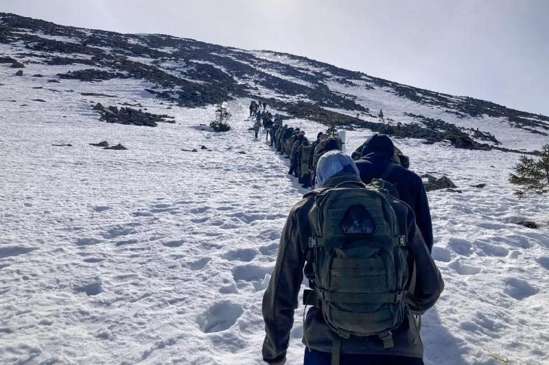Кузбасские юнгвардейцы совершили восхождение на Иремель в честь юбилейных дат Росгвардии