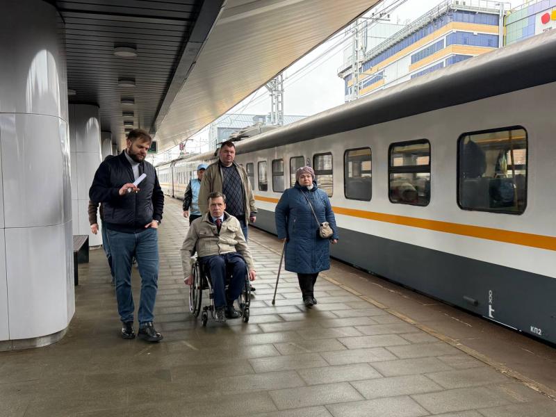 Образец безбарьерной среды: эксперты по доступности побывали на станции МЦД-4 «Ольгино» спустя три года после открытия