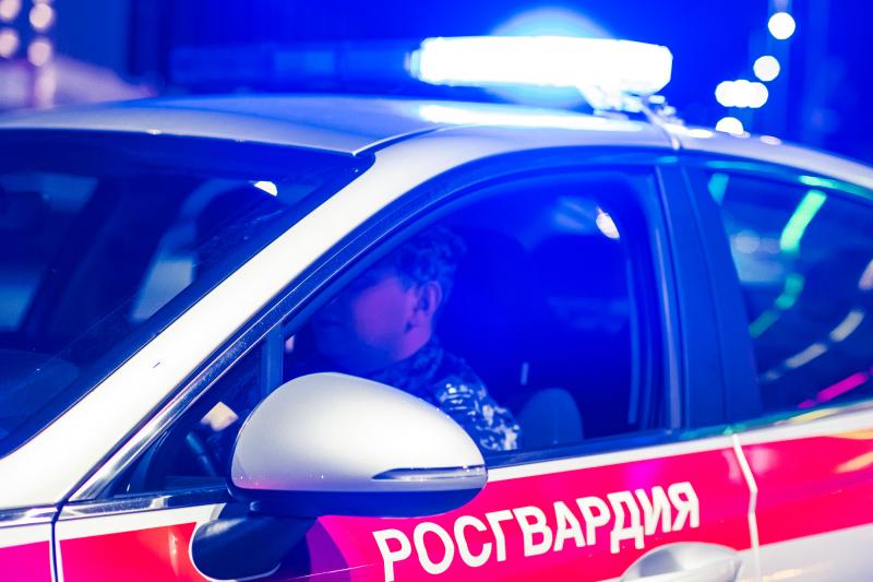 Росгвардейцы задержали мужчину, повредившего шлагбаум и пытавшегося попасть в закрытый ресторан в Красной Поляне