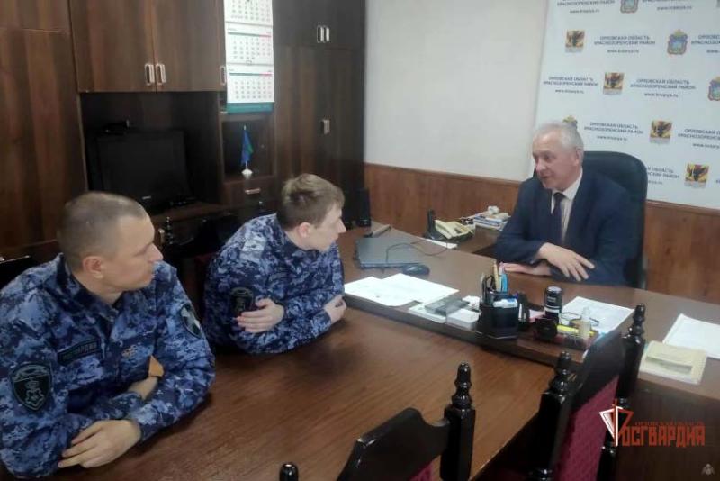 Сотрудники Росгвардии обсудили вопросы взаимодействия с главой Краснозоренского района