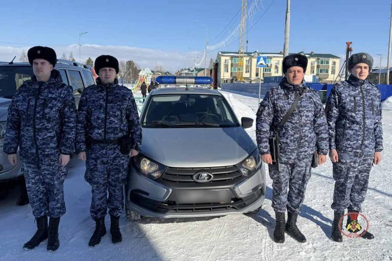 На Ямале росгвардейцы задержали поджигателя квартиры и помогли тушить пожар