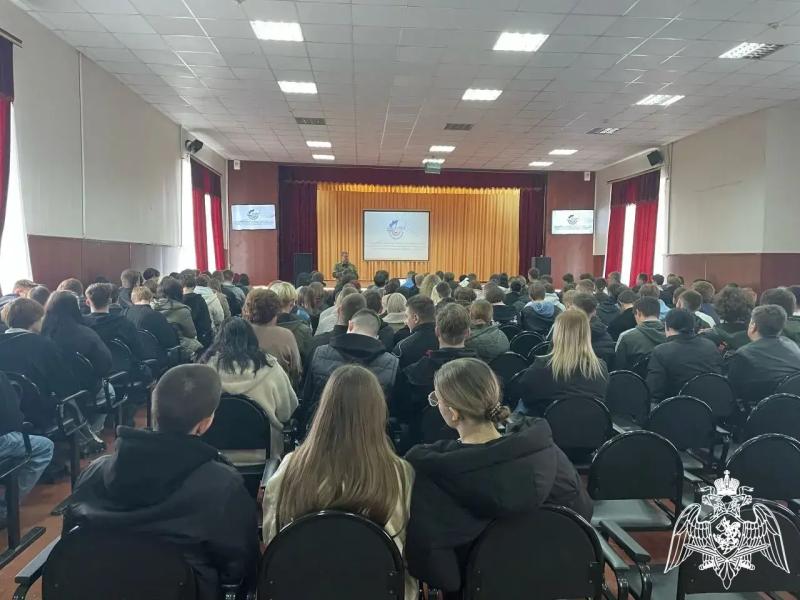 В ВОРОНЕЖСКОЙ ОБЛАСТИ РОСГВАРДИЯ РЕАЛИЗУЕТ МАСШТАБНЫЙ ЦИКЛ МЕРОПРИЯТИЙ, НАПРАВЛЕННЫХ НА ПРОФЕССИОНАЛЬНУЮ ОРИЕНТАЦИЮ И ВОСПИТАНИЕ ПАТРИОТИЗМА СРЕДИ ПОДРАСТАЮЩЕГО ПОКОЛЕНИЯ