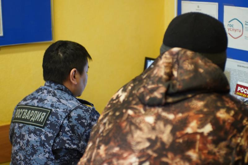 В Кузбассе росгвардейцы проводят работу с владельцами оружия в связи с паводковой обстановкой