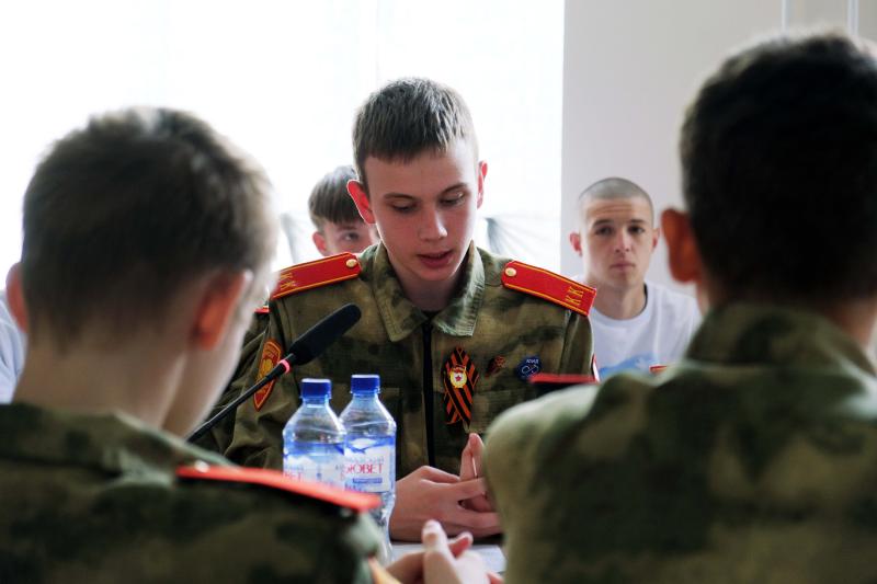 Росгвардейцы организовали тематический круглый стол в Херсонской области