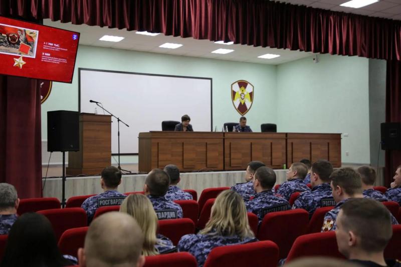 Единство как основа Победы: в Мордовии лектор «Российского общества «Знание» провела просветительскую беседу с росгвардейцами