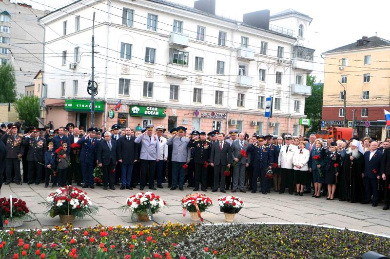 Росгвардейцы приняли участие в церемонии водружения Знамени Победы в городе первого салюта