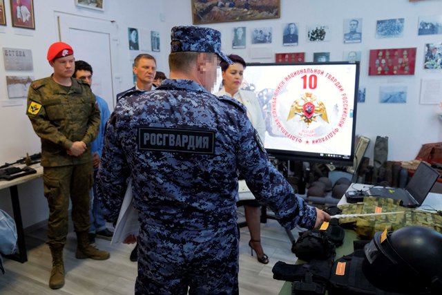 Росгвардейцы представили интерактивную экспозицию в Херсонской области