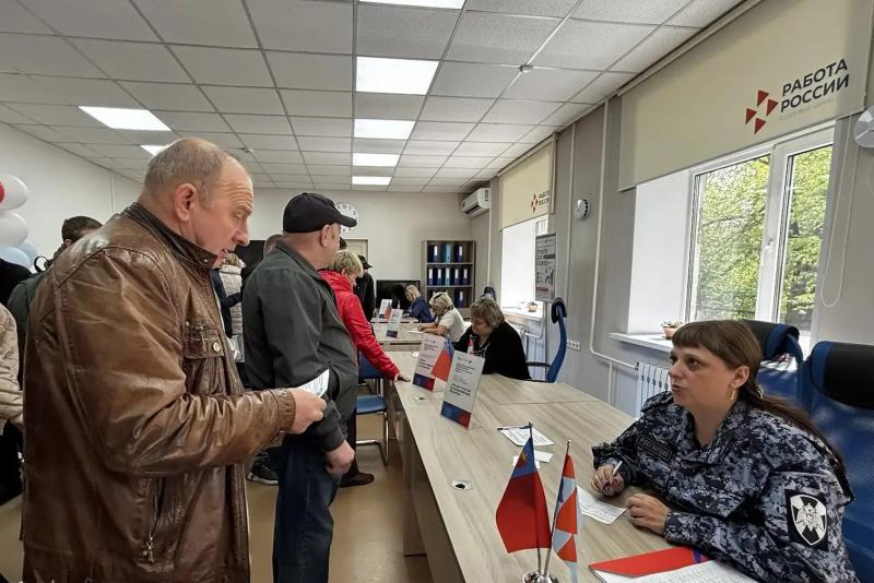 Росгвардейцы продолжают помогать кузбассовцам при трудоустройстве
