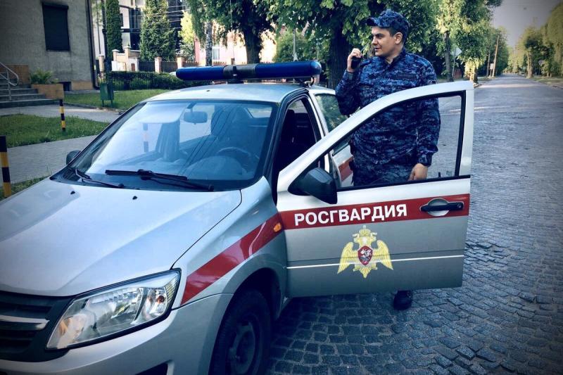 Кемеровские росгвардейцы задержали похитителя алкоголя из супермаркета