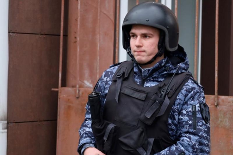 Росгвардейцы задержали мужчину, угрожавшего хозяйке частного дома физической расправой