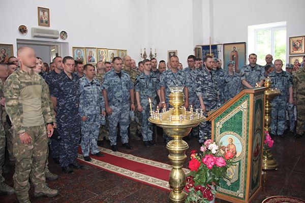 В Чеченской Республике военнослужащие и сотрудники ОГВ(с) приняли участие в праздничной литургии