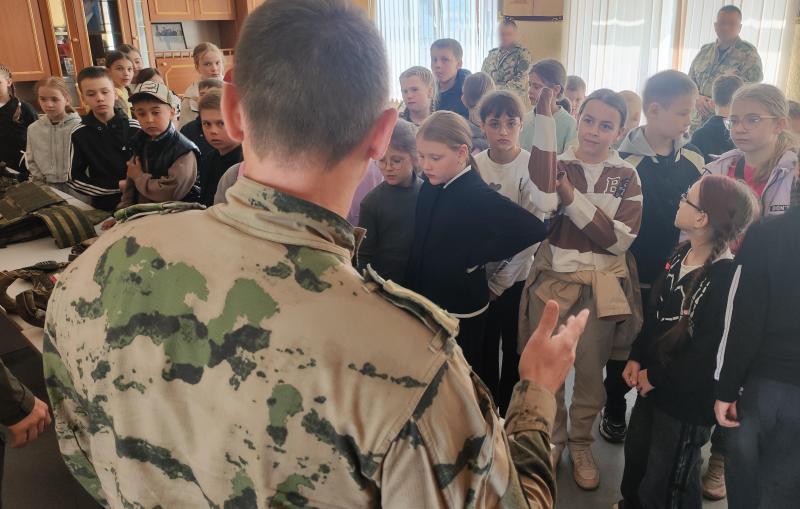«Каникулы с Росгвардией» - в Мордовии школьникам открыло свои двери спецподразделение ведомства