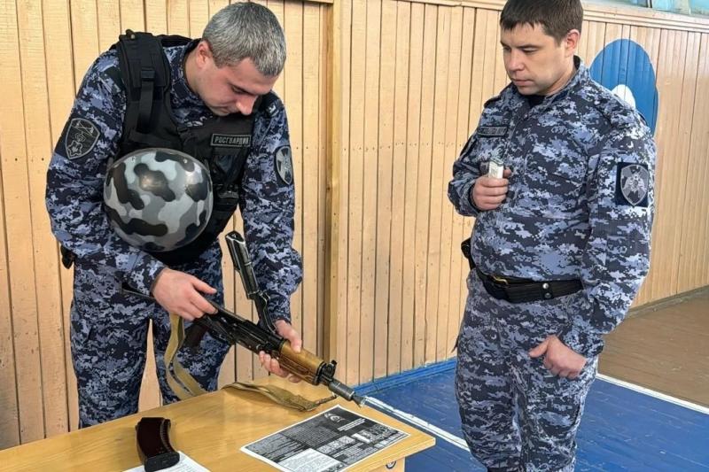 Росгвардейцы рассказали юрьянским школьникам о службе во вневедомственной охране и условиях поступления в ведомственные вузы