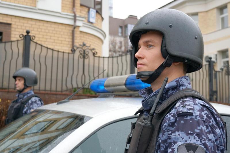 Росгвардейцы задержали посетителей кировского бара, подозреваемых в хулиганстве