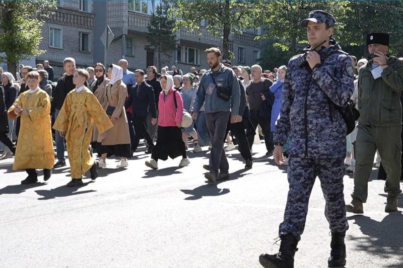 В Кировской области росгвардейцы обеспечивают безопасность участников Великорецкого крестного хода