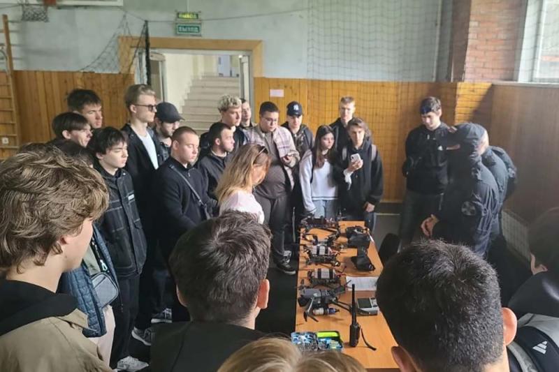 Студентам СибГИУ показали возможности спецподразделения Росгвардии