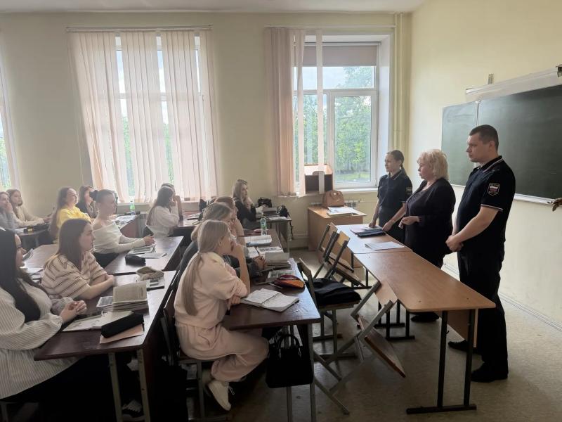 Судебные приставы Марий Эл провели встречу со студентами