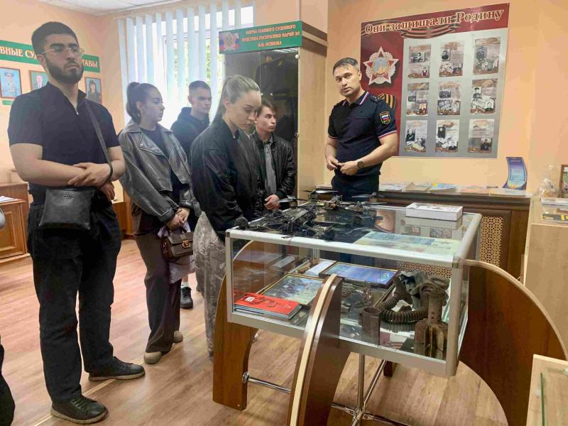 Студенты Йошкар-Олы познакомились со службой судебных приставов в ходе Дня открытых дверей
