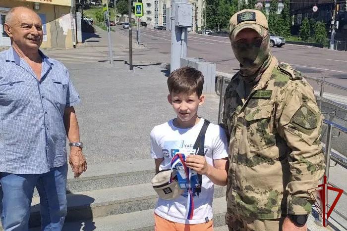 В ПРЕДДВЕРИИ ДНЯ РОССИИ ЕЖЕГОДНУЮ ПАТРИОТИЧЕСКУЮ АКЦИЮ «ЛЕНТОЧКА-ТРИКОЛОР» ПОДДЕРЖАЛИ РОСГВАРДЕЙЦЫ В ВОРОНЕЖЕ