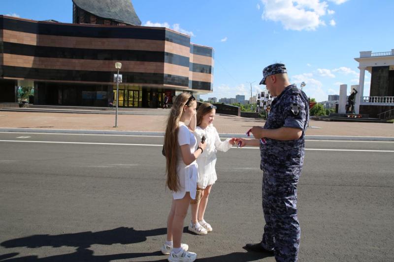 Росгвардейцы в Мордовии присоединились ко всероссийской акции «Российский триколор»