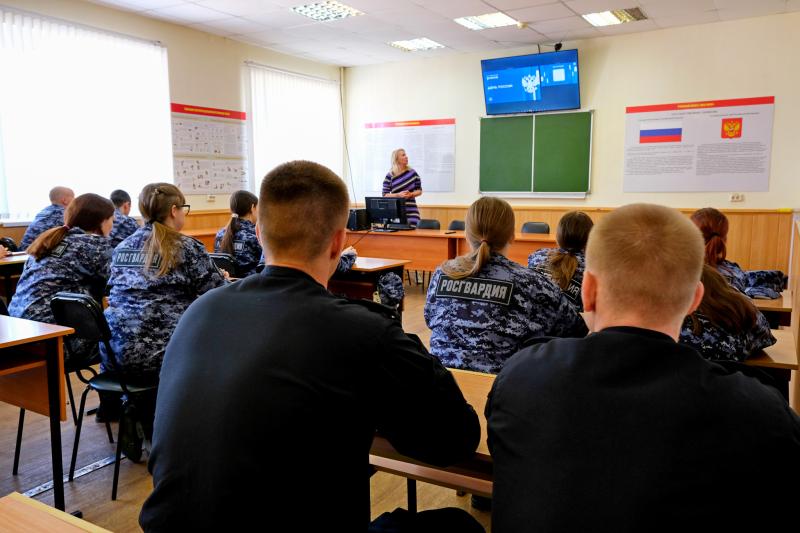 Росгвардейцы в Марий Эл встретились с лектором общества «Знание» накануне Дня России