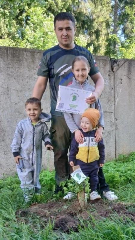 Семья кировского росгвардейца приняла участие в Международной акции «Сады памяти»