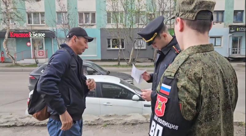 В Мурманске проверили мигрантов