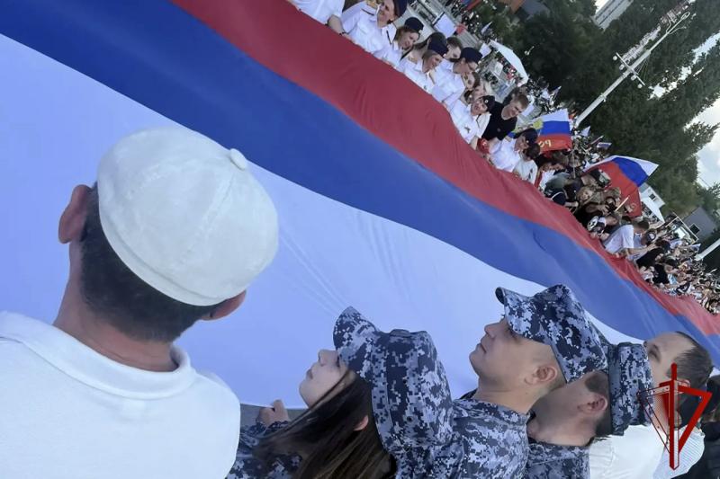 РОСГВАРДЕЙЦЫ В ВОРОНЕЖЕ ПРИНЯЛИ УЧАСТИЕ В ТОРЖЕСТВЕННЫХ МЕРОПРИЯТИЯХ, ПОСВЯЩЕННЫХ ДНЮ РОССИИ