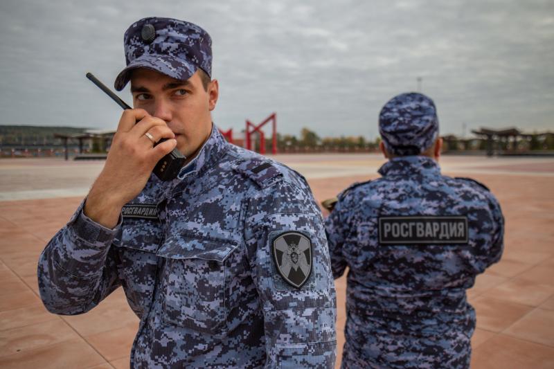 Росгвардейцы задержали мужчину за повреждение двери квартиры соседки