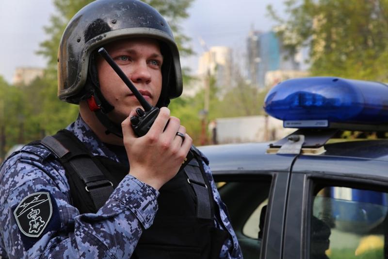 Росгвардейцы задержали мужчину за хищение алкоголя из супермаркета в Ленинске-Кузнецком