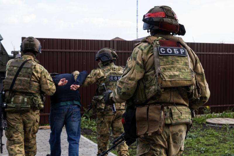 При содействии спецназа Росгвардии пресечена деятельность группы вымогателей денежных средств в Тамбовской области