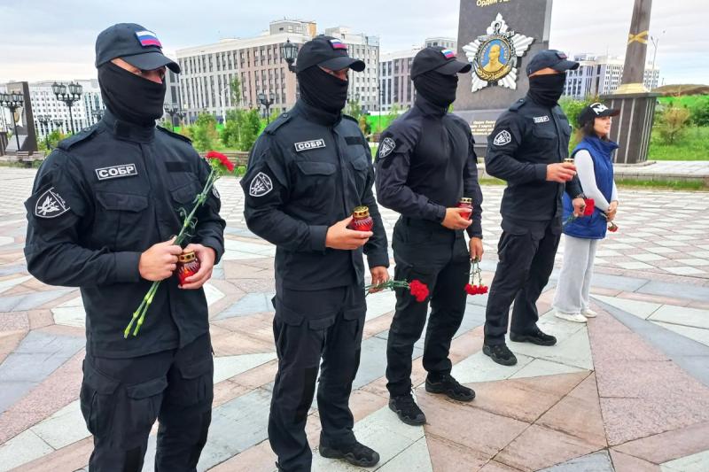 Росгвардия присоединилась к акции «Свеча памяти» на Ямале