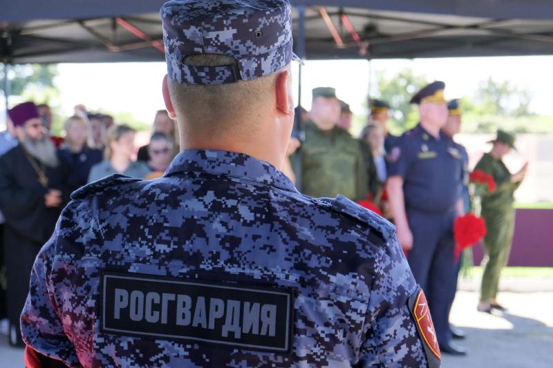 Росгвардейцы приняли участие в церемонии погребения жертв фашизма в Херсонской области