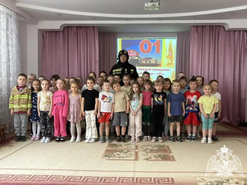 РОСГВАРДИЯ ПРОВЕЛА УРОК БЕЗОПАСНОСТИ С ДОШКОЛЬНИКАМИ И ВОСПИТАТЕЛЯМИ В ВОРОНЕЖЕ