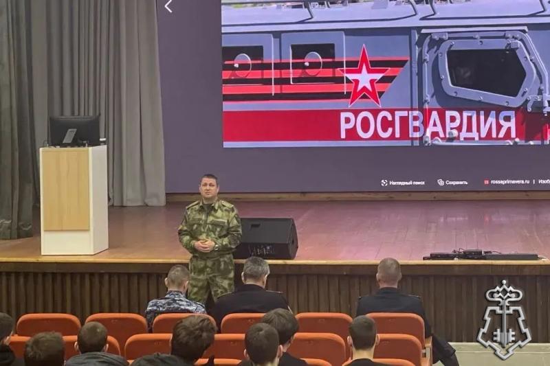 В РАМКАХ МЕРОПРИЯТИЙ ПО ВОЕННО-ПАТРИОТИЧЕСКОМУ ВОСПИТАНИЮ МОЛОДЕЖИ И ПРОФОРИЕНТАЦИОННЫЙ РАБОТЫ РОСГВАРДЕЙЦЫ ПРОВЕЛИ ОТКРЫТЫЙ СЕМИНАР В ВОРОНЕЖСКОЙ ОБЛАСТИ