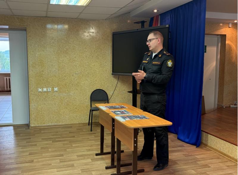 Военные следователи провели Урок правовой грамотности в Североморске