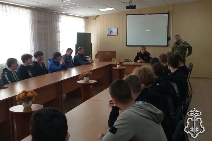 В ВОРОНЕЖСКОЙ ОБЛАСТИ РОСГВАРДИЯ РЕАЛИЗУЕТ МАСШТАБНЫЙ ЦИКЛ МЕРОПРИЯТИЙ, НАПРАВЛЕННЫХ НА ПРОФЕССИОНАЛЬНУЮ ОРИЕНТАЦИЮ СРЕДИ ПОДРАСТАЮЩЕГО ПОКОЛЕНИЯ