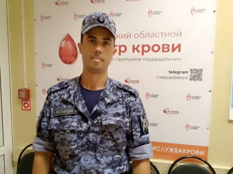 Спасает жизни не только на службе
