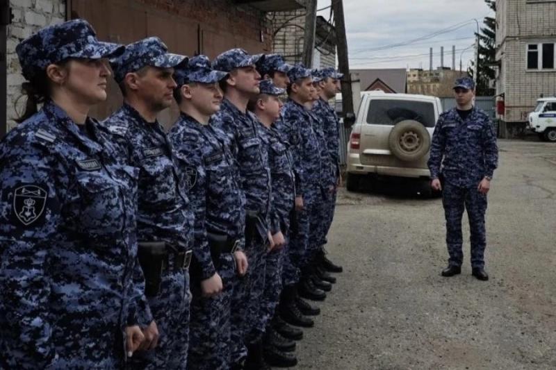 В Омутнинске росгвардейцы и кадеты ВСПК «Росгвардия» приняли участие в торжественном мероприятии в День памяти и скорби