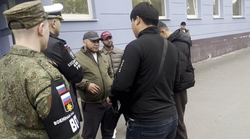 В Мурманске проверили мигрантов