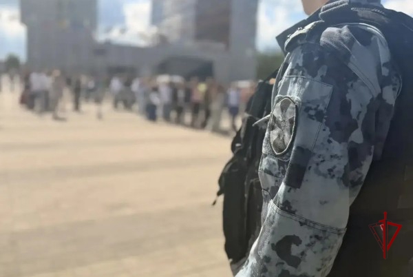 Росгвардейцы обеспечили безопасность во время проведения бала выпускников