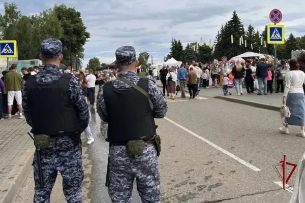 Росгвардейцы обеспечили правопорядок во время празднования Дня города Тутаева
