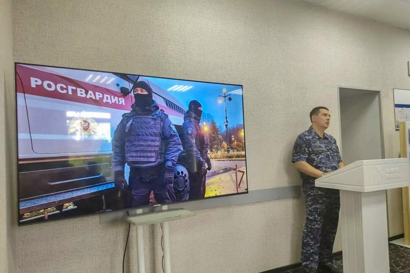 Росгвардия представила перспективные вакансии на Всероссийской ярмарке трудоустройства в Кузбассе