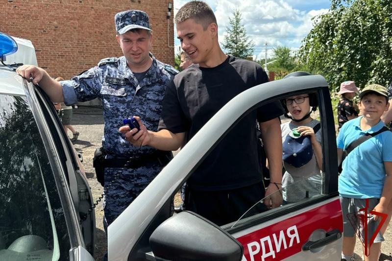 МЕРОПРИЯТИЯ ВЕДОМСТВЕННОЙ АКЦИИ «КАНИКУЛЫ С РОСГВАРДИЕЙ» ПРОДОЛЖАЮТСЯ В ЛАГЕРЕ ТРУДА И ОТДЫХА «ТВОЙ УСПЕХ» ВОРОНЕЖСКОЙ ОБЛАСТИ