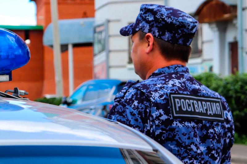 Росгвардейцы задержали посетителей гипермаркета при попытке хищения товара
