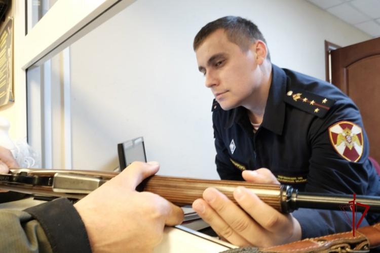 За период с 22 по 28 июня 2026 года Ярославские Росгвардейцы изъяли 54 единицы гражданского оружия в связи с нарушением законодательства