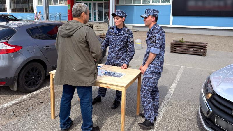 В г. Зеленодольске провела работу агитационная группа сотрудников вневедомственной охраны Росгвардии