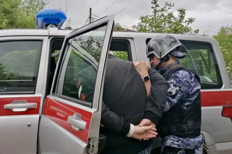 Росгвардейцы пресекли противоправные действия нетрезвого мужчины в Биробиджане